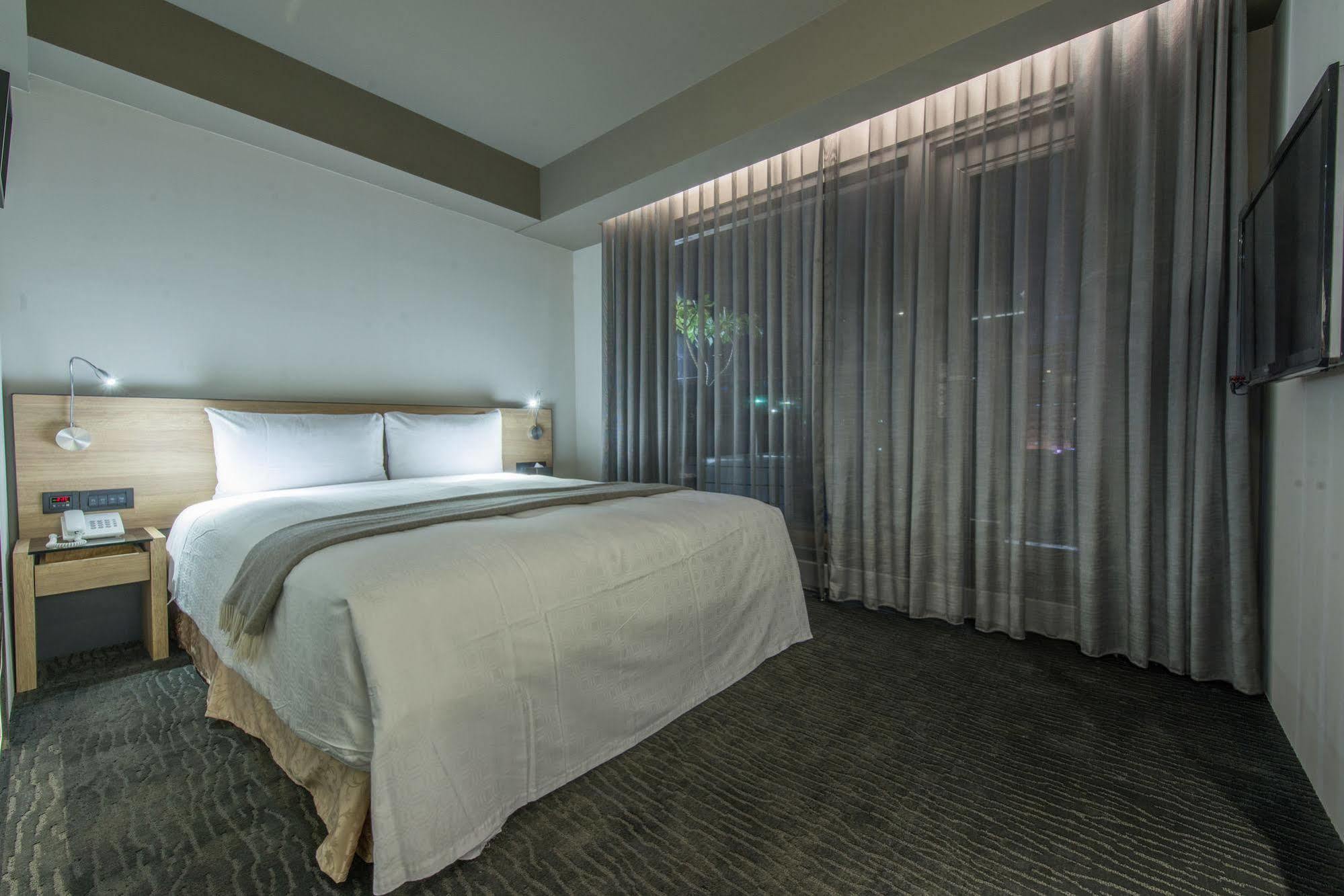 Simple + Hotel Taipei Extérieur photo